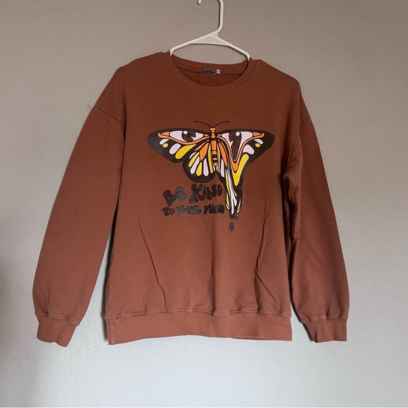 Earthbound rust colored sweatshirt with butterfly - Picture 4 of 4